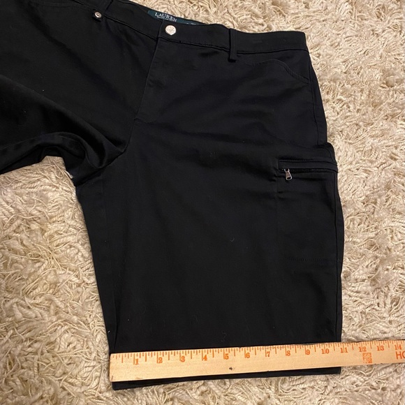 Lauren Ralph Lauren Stretch Bermuda Active Short Women’s, size 12. Black - Picture 6 of 11
